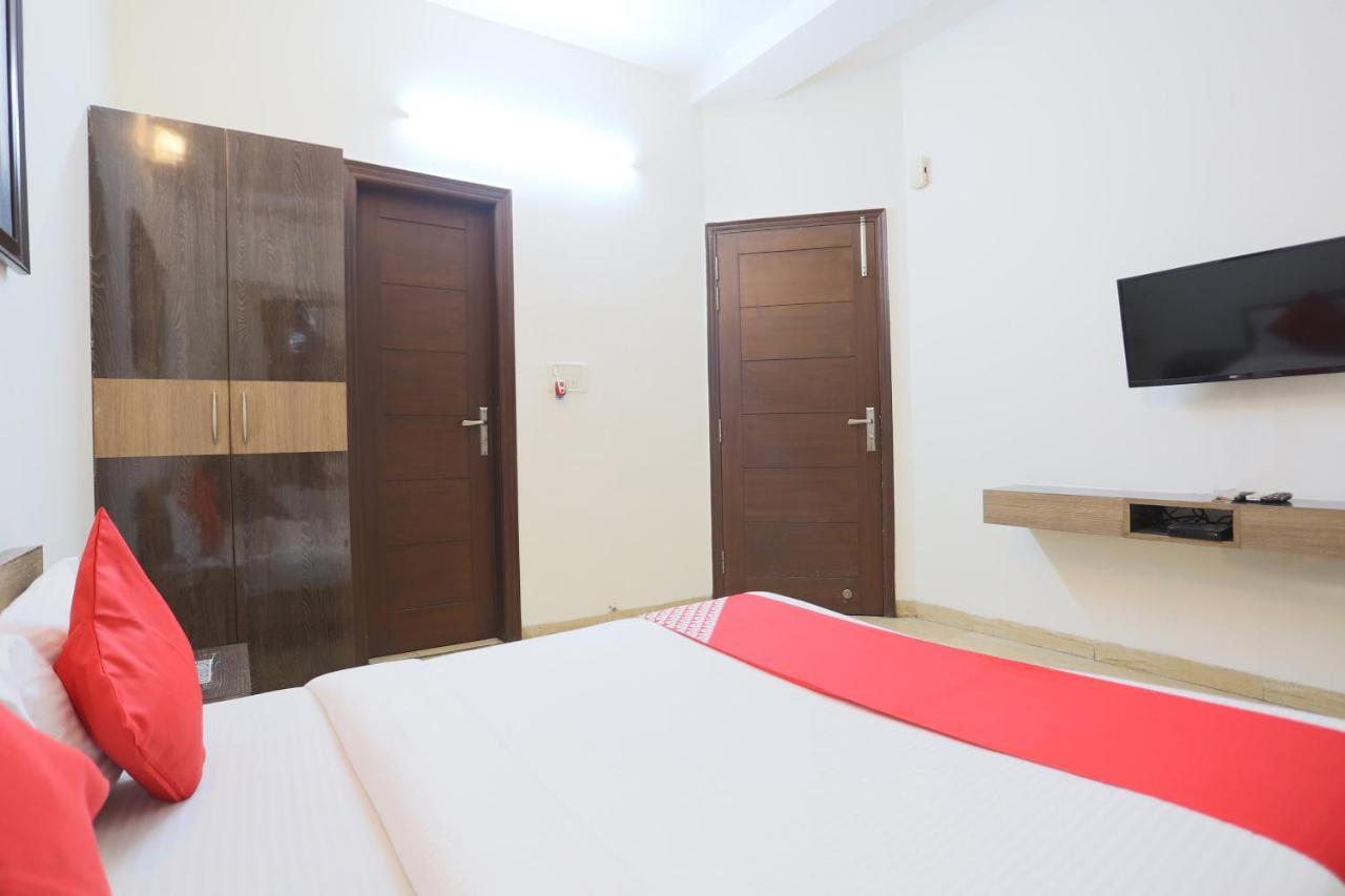 Готель Oyo 72519 Meera Bhawan Вріндаван Екстер'єр фото